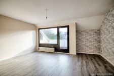 Hauptbild Dachgeschosswohnung mit Balkon, Stellplatz und Potential
